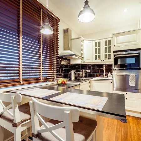 Sunny By The Sea With Garage