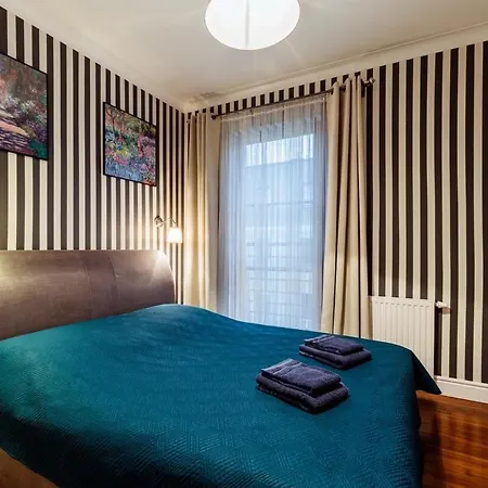 Sunny By The Sea With Garage Apartmán