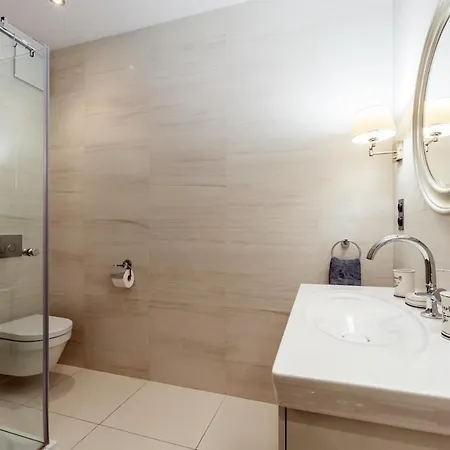 Sunny By The Sea With Garage