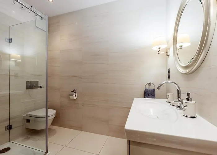 Sunny By The Sea With Garage